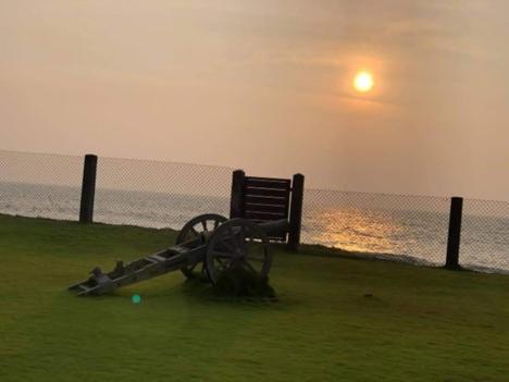 The Lighthouse Negombo Hotell Exteriör bild