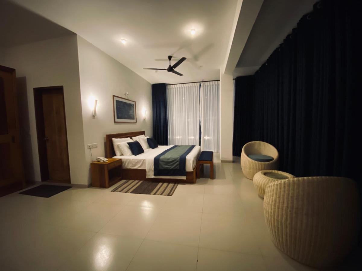 The Lighthouse Negombo Hotell Exteriör bild