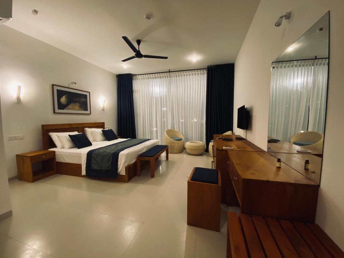 The Lighthouse Negombo Hotell Exteriör bild
